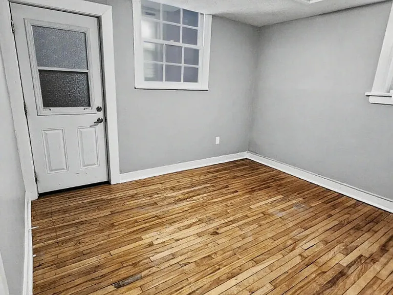 405 Elgin St — Photo 3