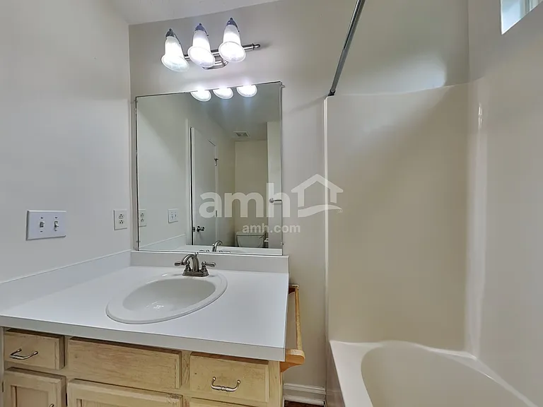 300 Ella St — Photo 15