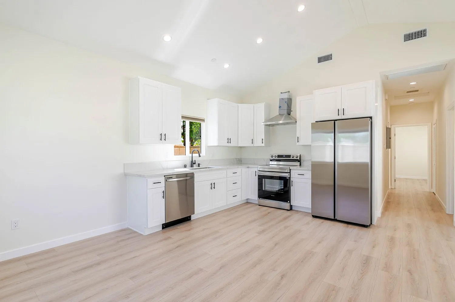 2 bed, 800 sqft, $2,800 — Photo 2
