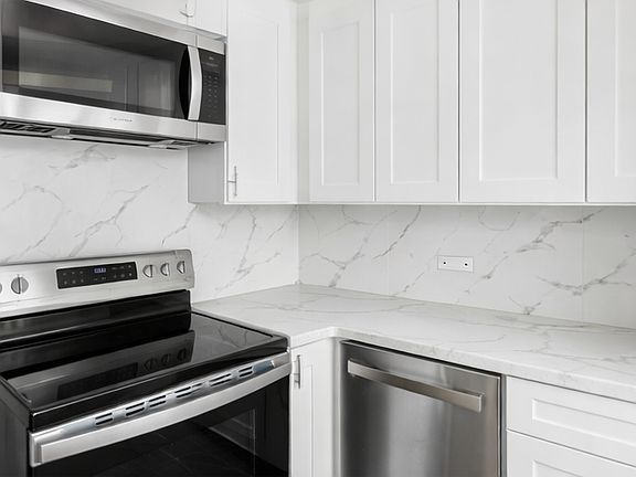 3rd image of 31 Winfield Ave