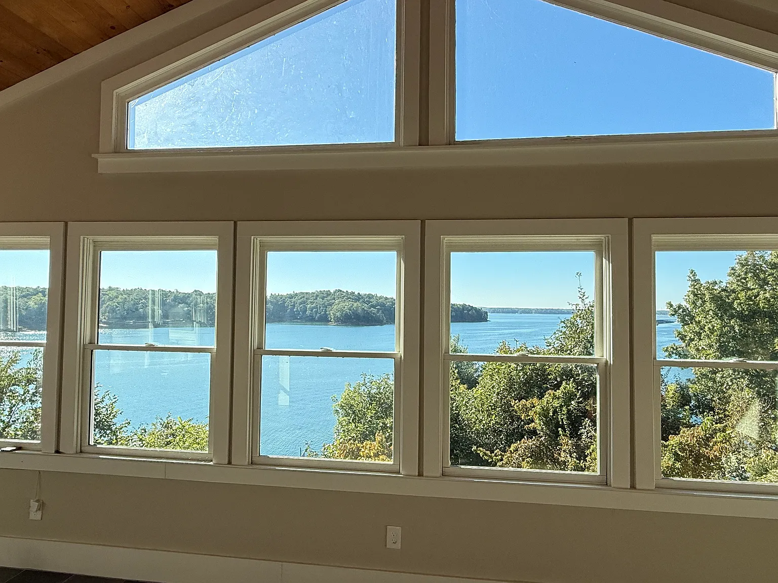 9680 Browns Bridge Dr — Photo 2