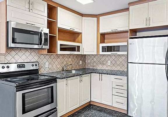 3rd image of 252 18th St APT 4B