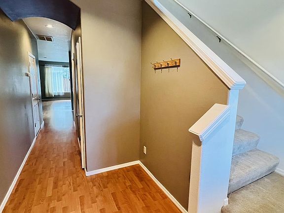 4th image of 905 SE Marinette Ave