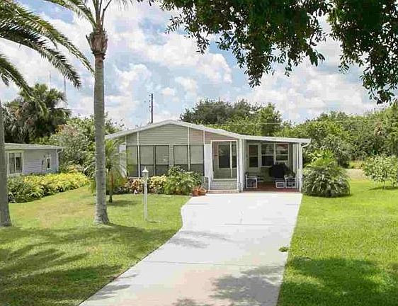 2nd image of 1309 Barefoot Cir