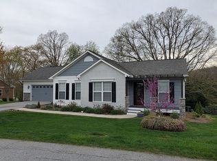 79 High Ridge Dr, Mills River, NC 28759