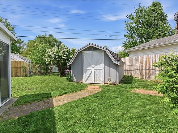 4th image of 403 Ridgebury Dr
