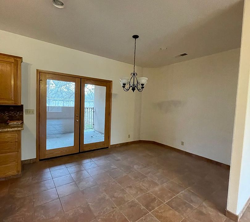 1st image of 15570 Avenue 292