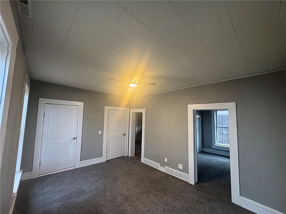 3rd image of 1402 S Park Ave
