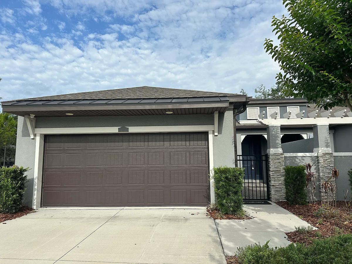 Building Photo - 210 Villa Luna Ln