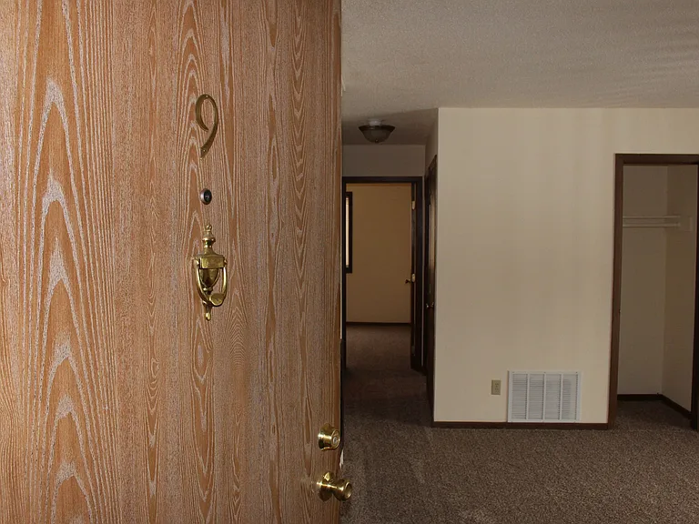 Windsor Crest Apartments — Photo 94