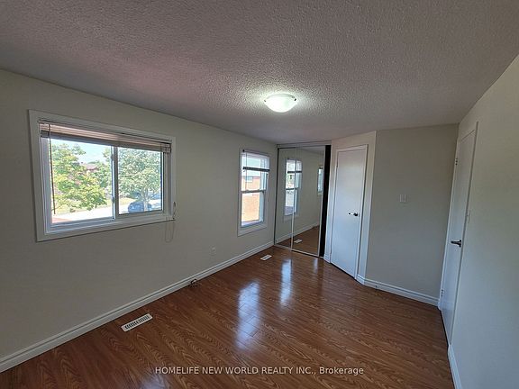 3rd image of 15 Duxford Cres
