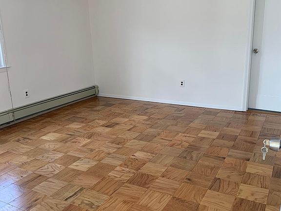 4th image of 4 Royal St APT 1