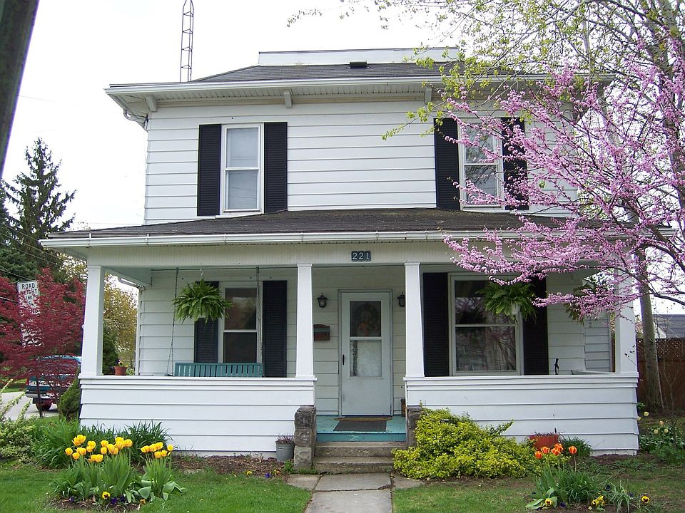 1st image of 221 E Yeasting St