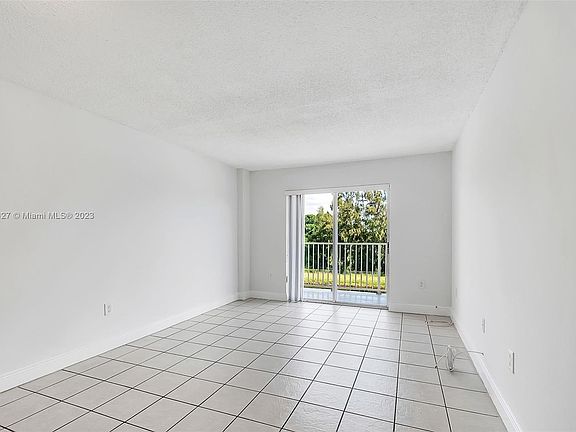4th image of 16465 NE 22nd Ave APT 507