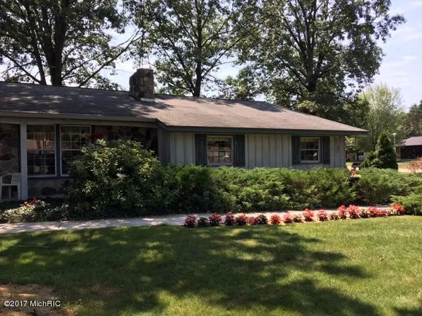 15344 Concord Dr, Spring Lake, MI 49456