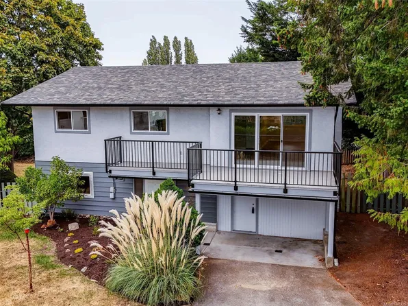4468 Fairmont Pl, Saanich, BC V8N 4R3