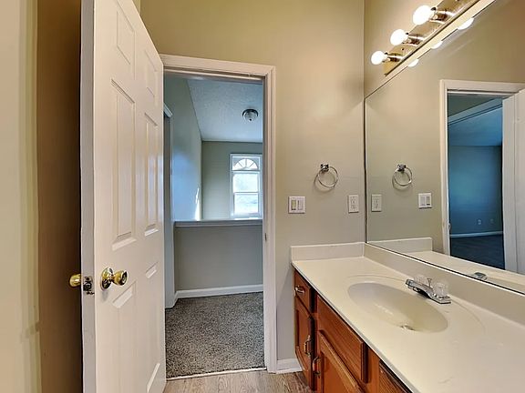 4th image of 2450 Boone Ct