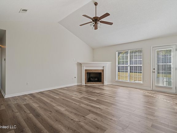 4th image of 8259 Willow Dr