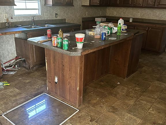 5th image of 1921 Cotton Creek Rd