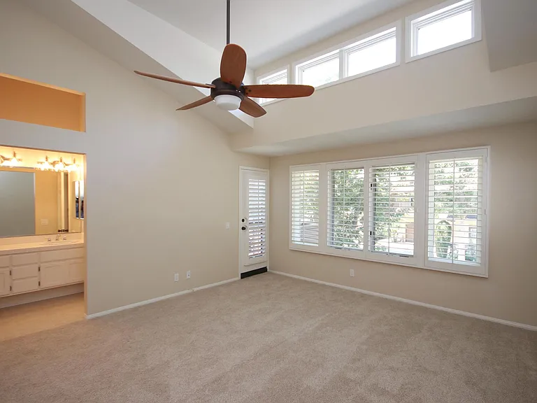 1074 Rocton Dr — Photo 22