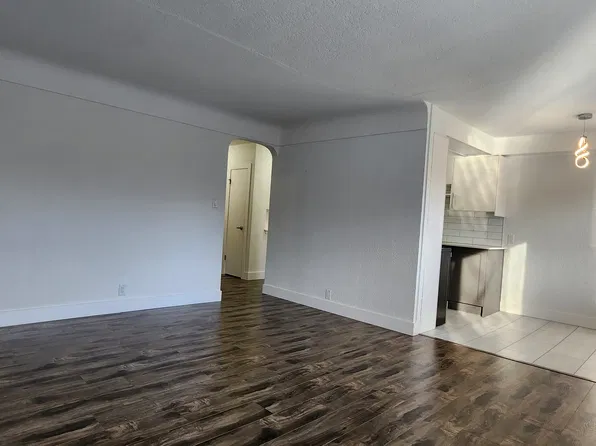 989 W 20th Ave #201, Vancouver, BC V5Z 1Y4