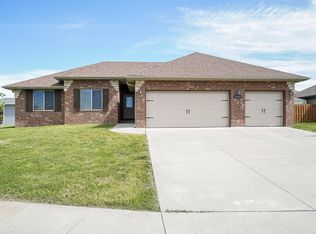 4547 Somerset Dr, Brookline, MO 65619