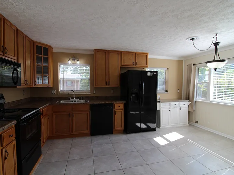 101 E Magnolia Ln — Photo 10