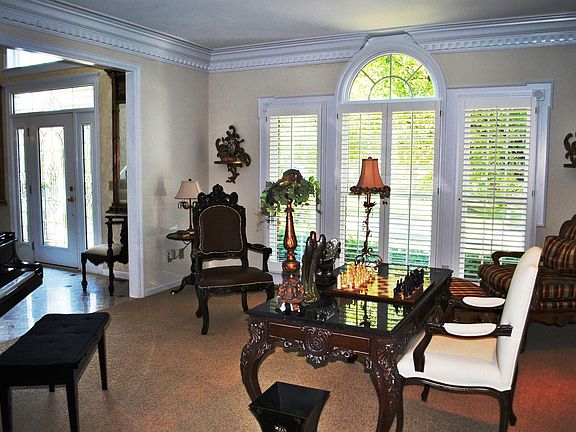 5th image of 2122 White Lane Dr
