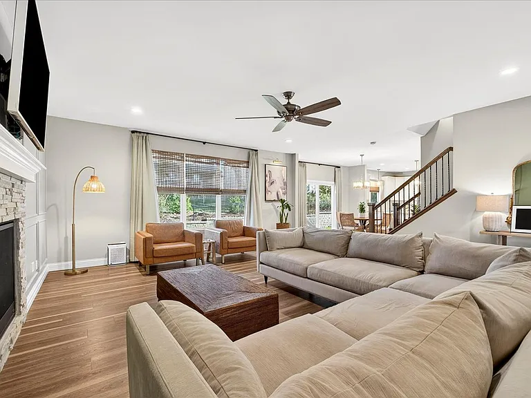 415 Filipp Ln — Photo 26