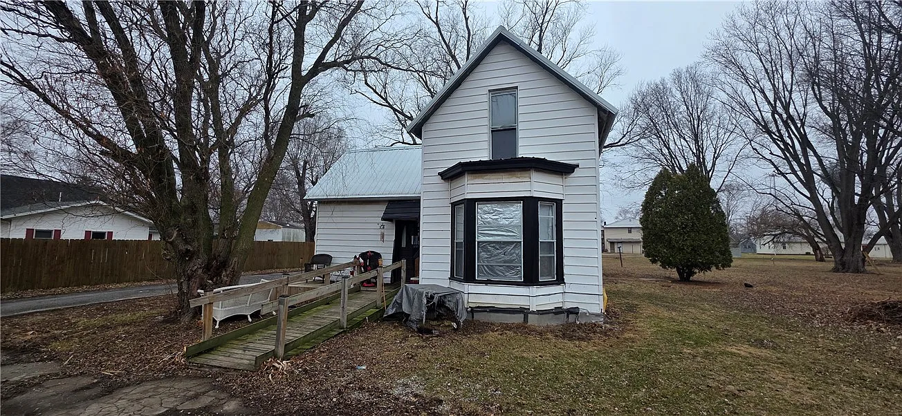 113 N May St photo 1