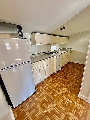 5th image of 59 Grove St #5
