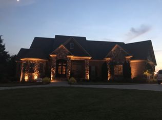 8022 Dell Dr, Harrisburg, NC 28075