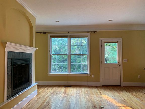 4th image of 3811 Greenway Dr SW