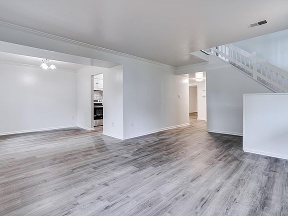 4th image of 302 Hanford Ct