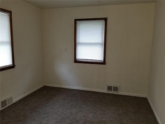 4th image of 10612 Palmer Ave