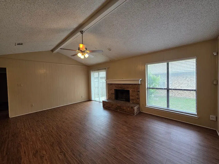 4724 Berridge Ln — Photo 3