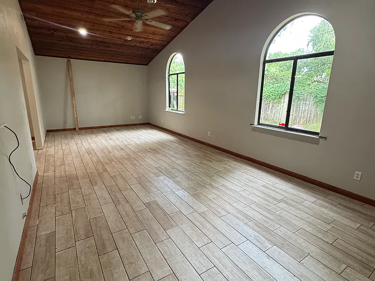 405 Cherrywood Dr — Photo 4