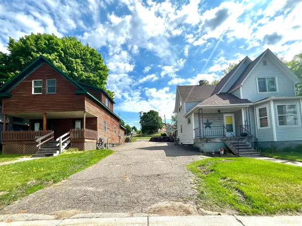 827 S Stephenson Ave, Iron Mountain, MI 49801