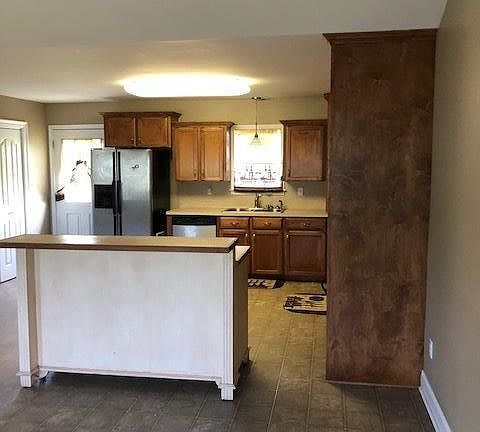 3rd image of 1044 Dennis Dr