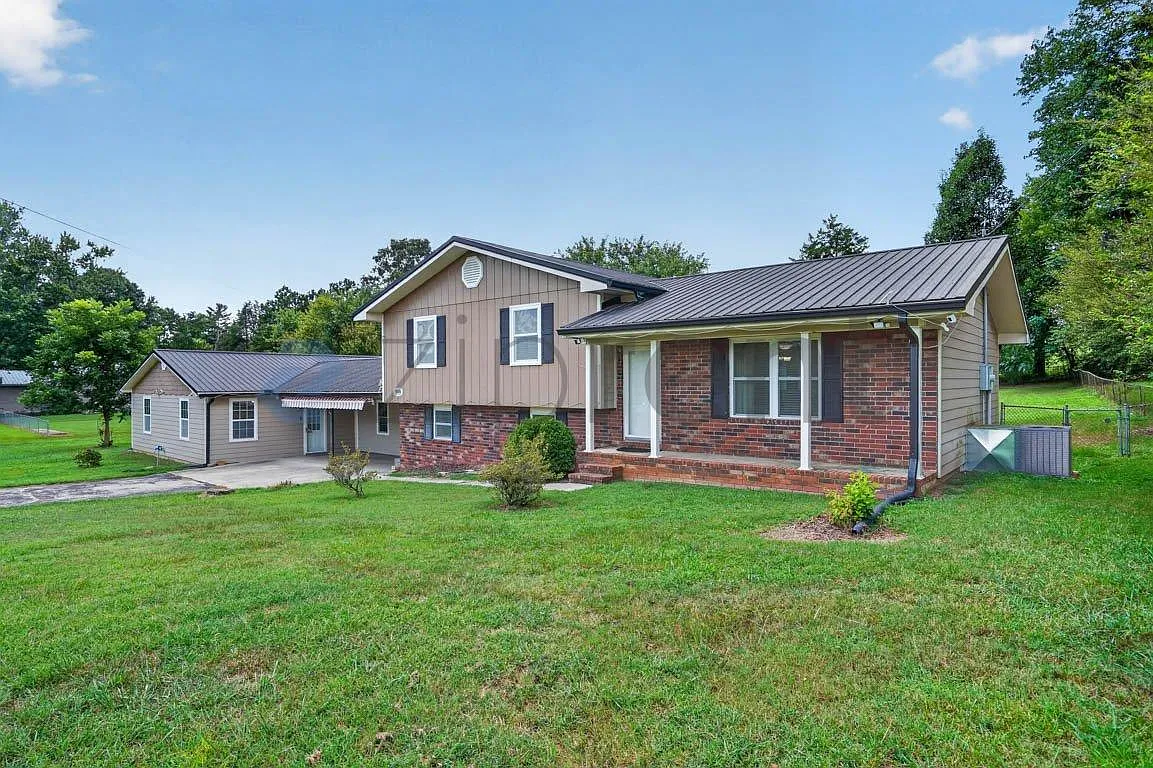 7 bed, 3394 sqft, $2,750 — Photo 1