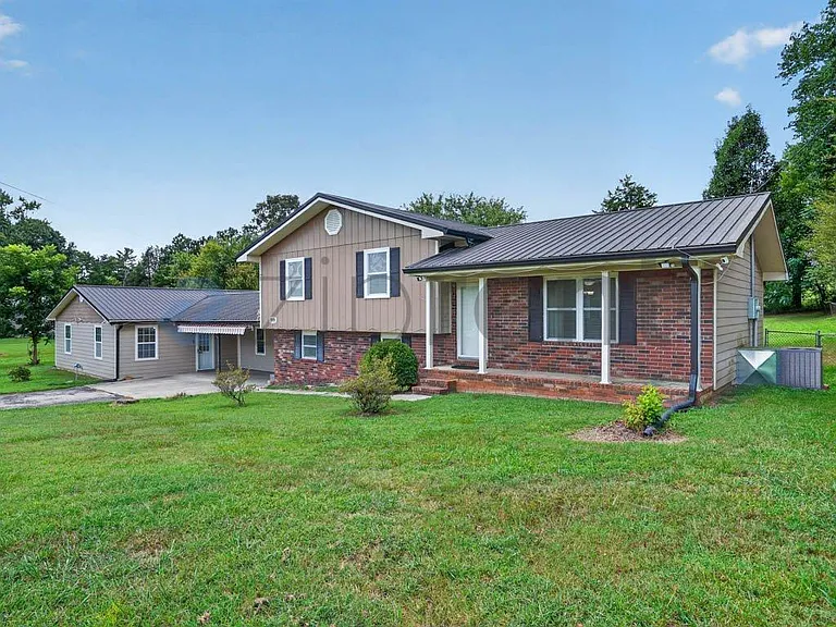 906 Diamond Cir — Photo 38