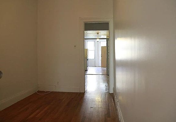 2nd image of 318 Jefferson Ave #3R