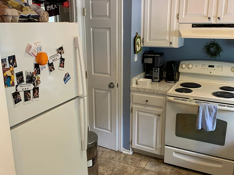 Kitchen Front to Dining Room