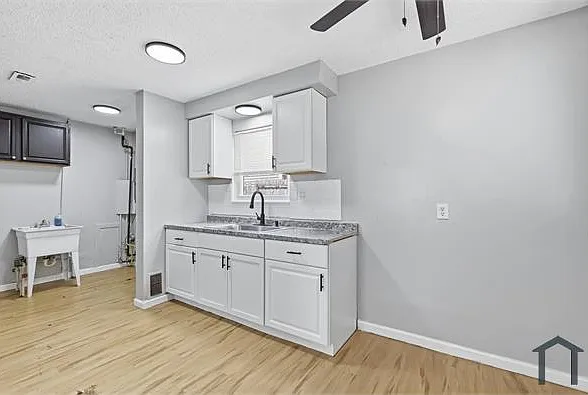 3 bed, 900 sqft, $1,700 — Photo 4