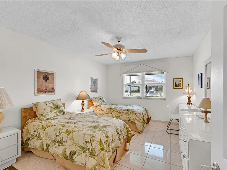 1127 E Seminole Ave #12C — Photo 53