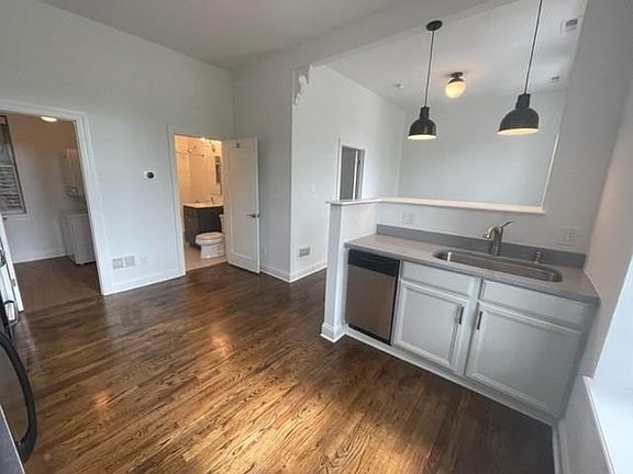 3rd image of 651 N Paulina St APT 2S