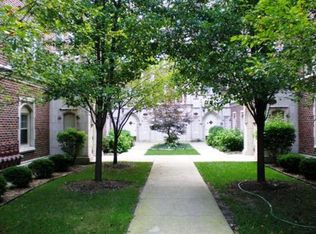 2305 E 70th Pl APT 316E, Chicago, IL 60649