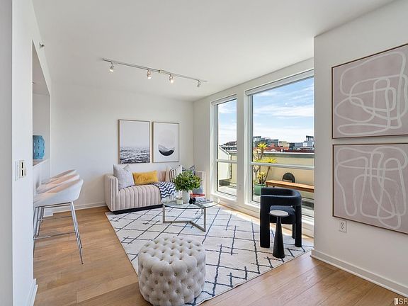 4th image of 555 4th St Unit 811