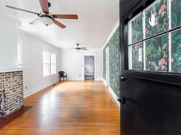 3rd image of 2412 Hawthorne Ave