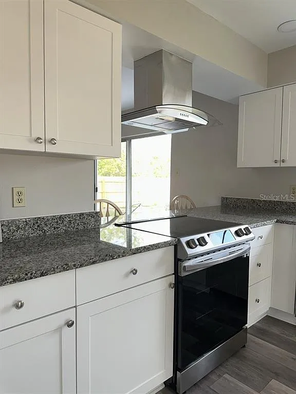 4 bed, 2.5 bath, 1881 sqft, $2,395 — Photo 2